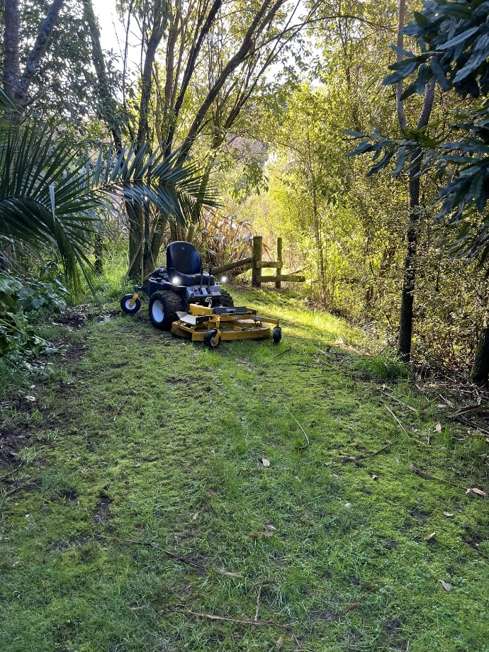 Mowit4you ride-on mower working in a tighter property